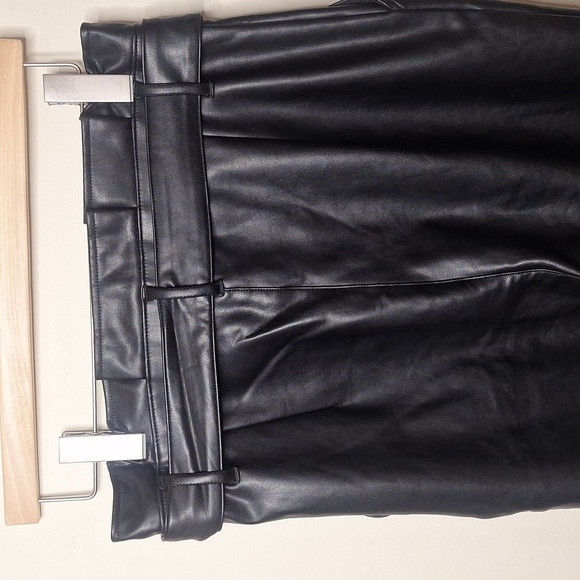 Abercromvie & Fitch Vegan Leather High Waist Paperbag Pants Size M - Picture 7 of 9